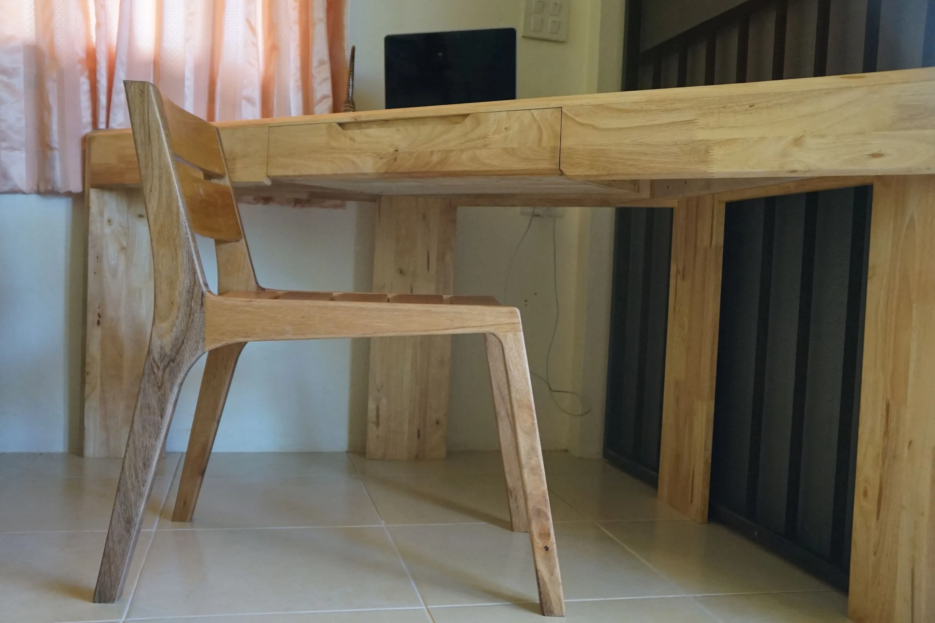 chaise de bureau ou coiffeuse bois design